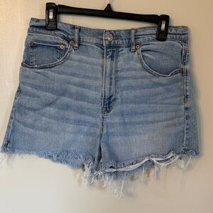 American Eagle Light Wash Frayed Hem Denim Shorts - Size 12